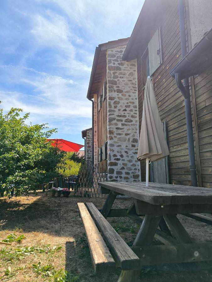 Gîte pour 3 personnes, avec jardin et vue, animaux acceptés à Chomelix