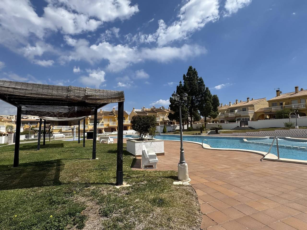 Bungalow moderne pour 4 dans une résidence privée avec piscine in El Campello, Costa Blanca