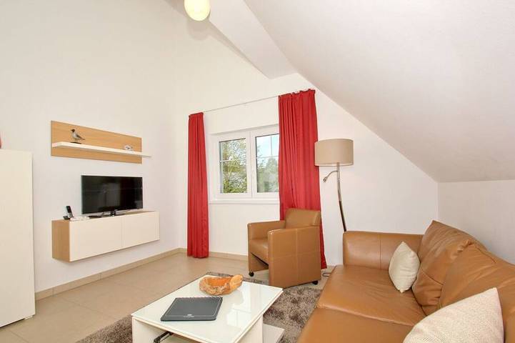Entire apartment, Beachfront apartment with balcony, use of swimming pool and sauna - Rex Rugia in Lobbe, Mönchgut