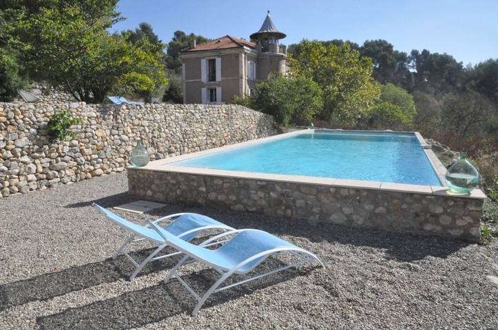 B&b voor 3 personen, with Terras and Tuin as well as Zwembad and Uitzicht in Aix-en-Provence
