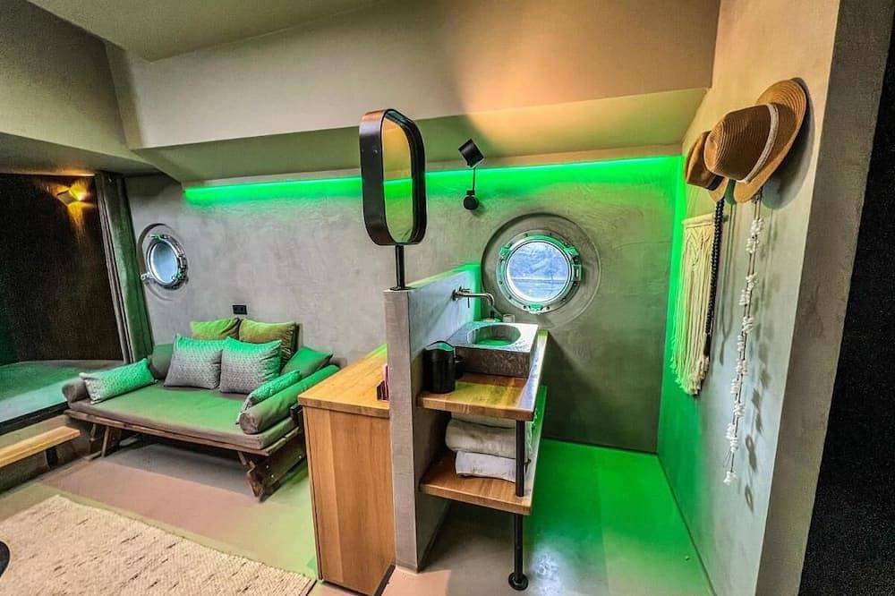 Boat And Boost: Luxury & Wellness in Amsterdam Oost, Dutch Coast
