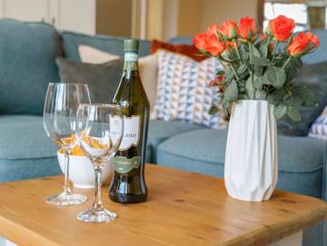 Vacation Rental for 4 Guests in Windermere, Cumbria, Picture 2