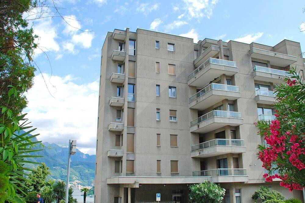 Apartamento entero, Bonito apartamento para 4 personas con Wifi, Tv, balcón, mascotas permitida y vista panorámica in Lugano, Lago de Lugano