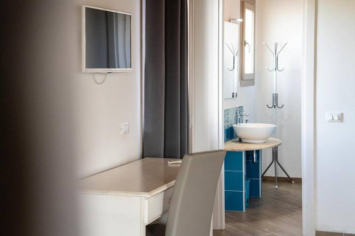 Maison d’hôte pour 3 personnes, avec Balcon ainsi que Terrasse et Vue à Budoni - 3