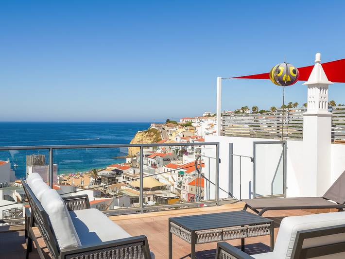 Casa de ciudad con vista al mar y AC in Carvoeiro, Distrito de Faro