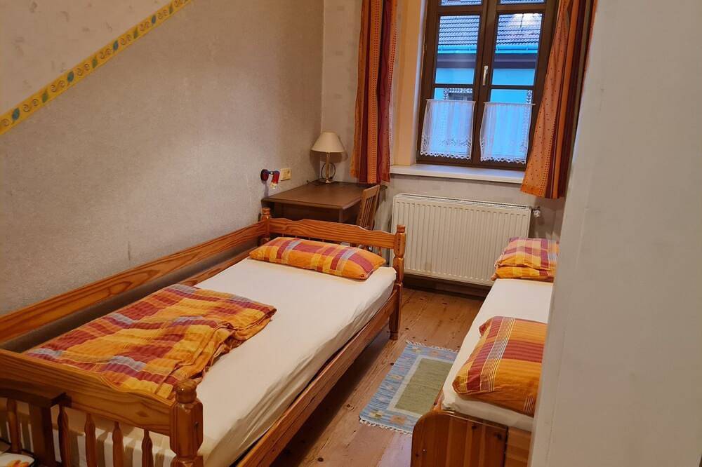 Ganze Wohnung, Wohnung 2 1 - Ferienwohnungen Manuela in Breitenstein, Wiener Alpen