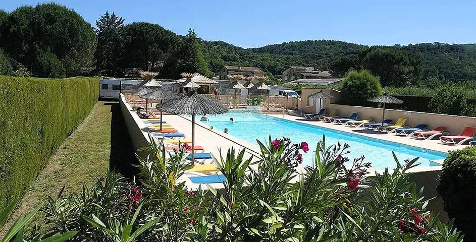 Mobil home pour 4 personnes, avec terrasse, animaux acceptés à Cornillon - 2