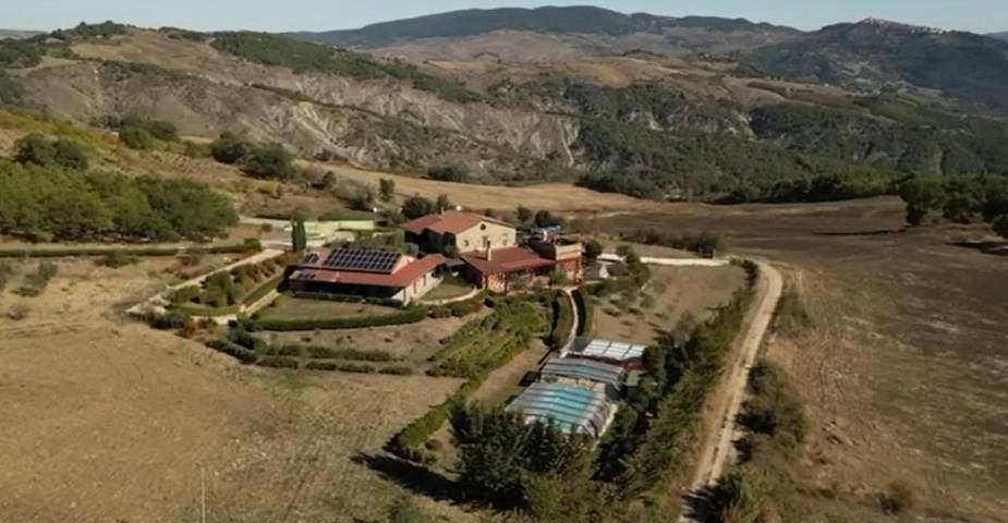 Rustico per 23 persone, con Balcone e Terrazza nonché Giardino e Piscina in Basilicata
