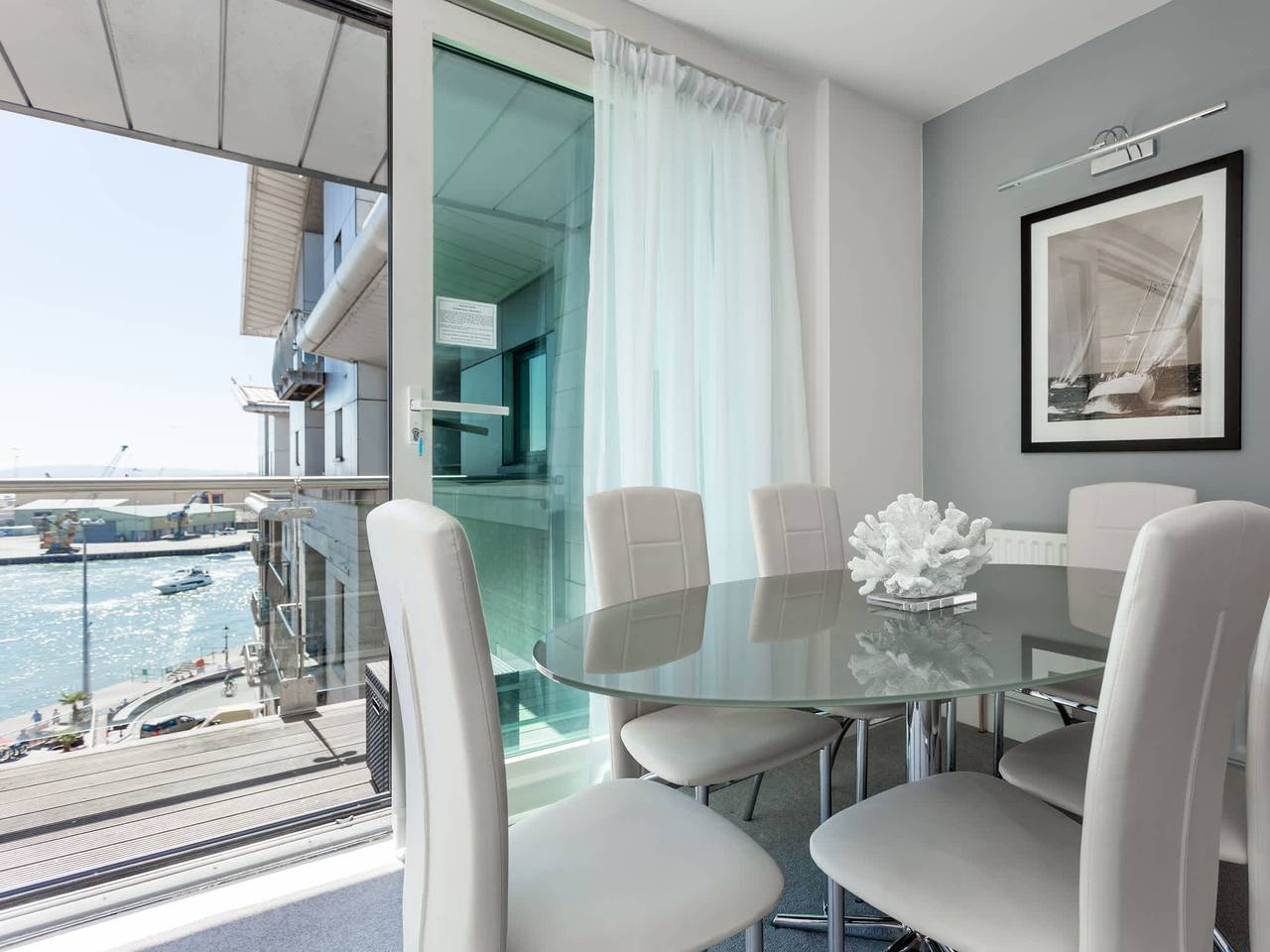 Entire apartment, Jibe Ho - Spacious Apartment with Harbour Views in Poole, Poole Harbour