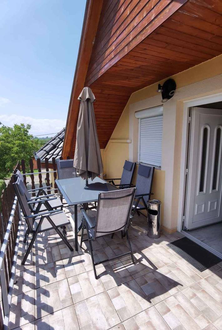 Ganze Ferienwohnung, Ferienwohnung mit Garten und Kinderschaukel in Balatongyörök, Balaton Hochland Nationalpark