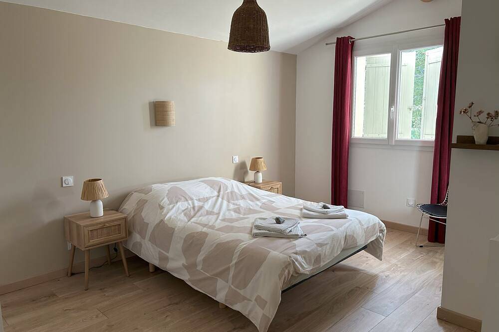 House with large garden, 5 mn from Isle sur la Sorgue, in Saumane-de-Vaucluse, Vaucluse