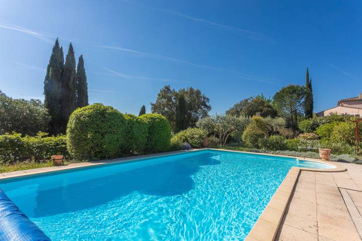 Vakantiehuis 'Bastidon Cotignac' met gedeeld zwembad, privé tuin en Wi-Fi in Cotignac, Brignoles region