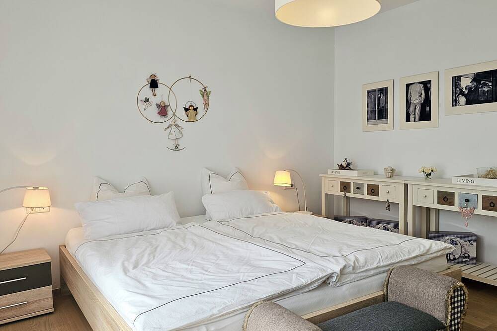 Ganze Wohnung, 166 m² ruhige, sonnige Wohlfühloase mit großer Terrasse und Blick ins Kinzigtal in Alpirsbach, Kinzigtal