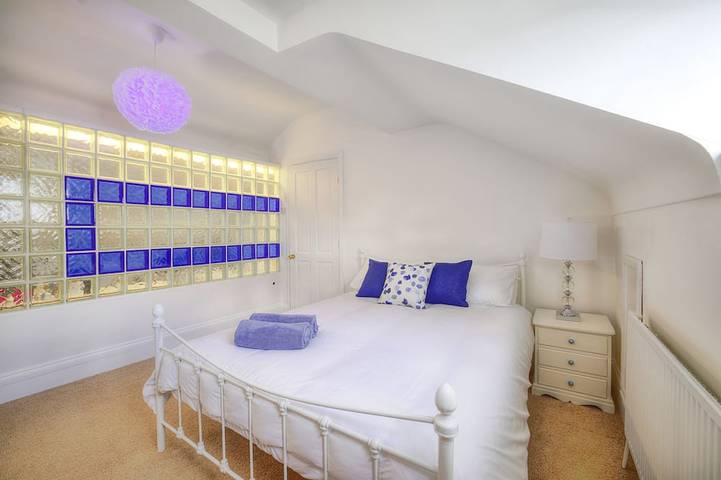Appartement entier, Detached 2 story recently renovated property in the town centre in Merseyside
