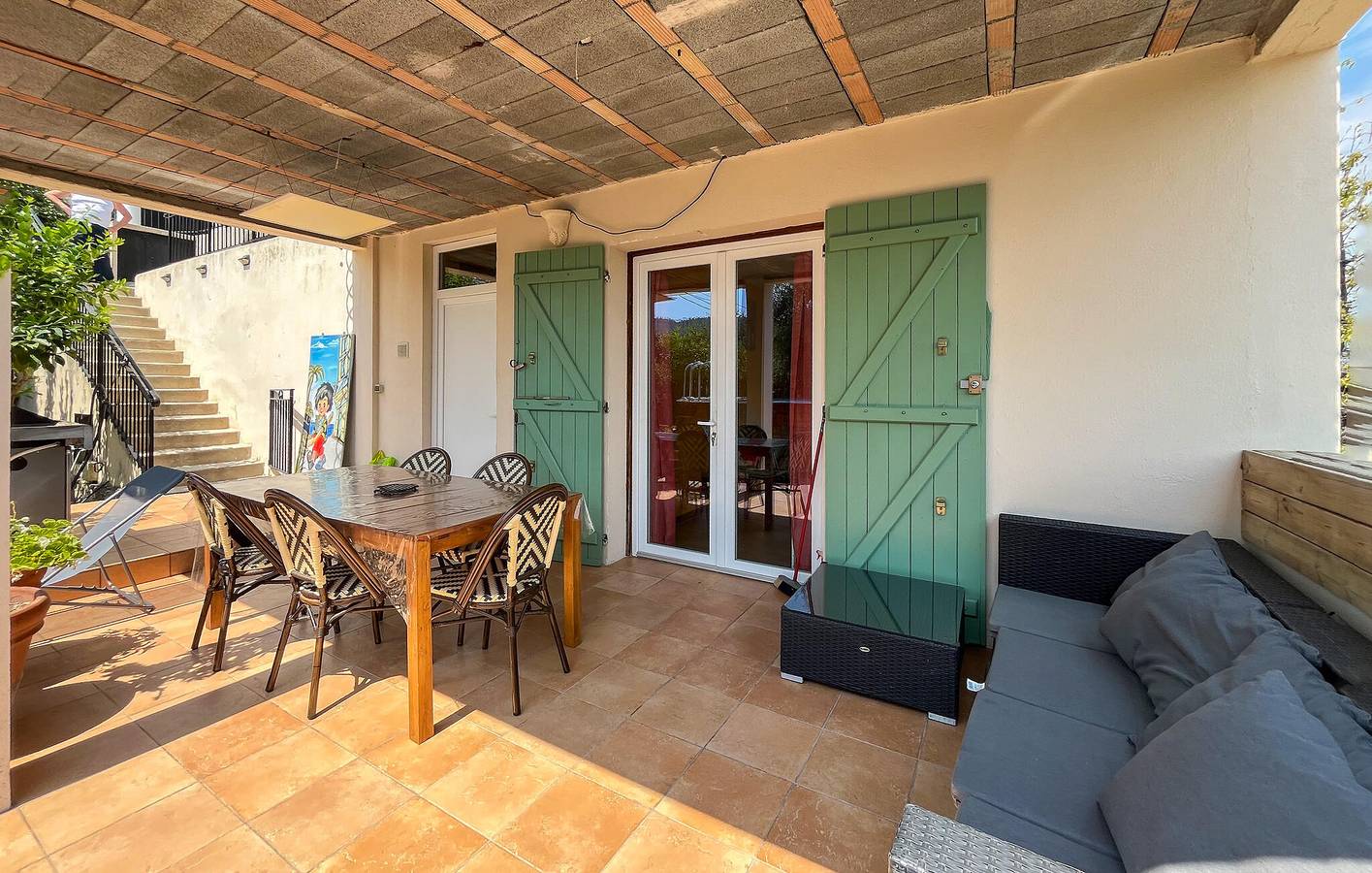 Charmant appartement avec piscine, terrasse et attractions à proximité à Châteauneuf in Châteauneuf-Villevieille, Côte méditerranéenne (France)