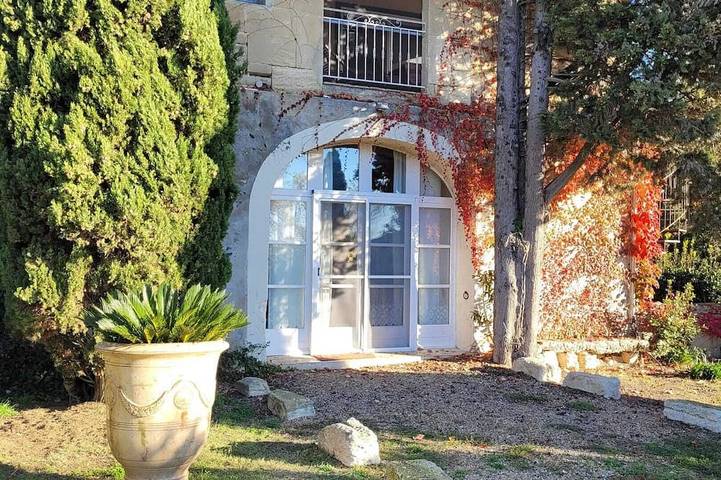 Gîte pour 4 personnes, avec jardin et piscine dans Albaron