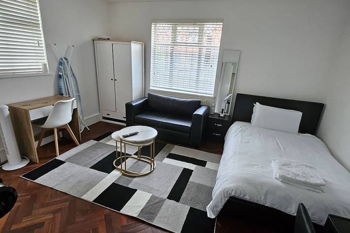 Ganze Wohnung, Nice and Cosy Studio Flat in Sutton (London), London