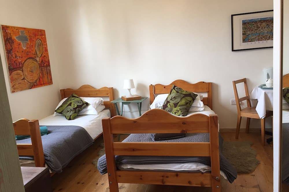 Apartamento entero, Preciosa habitación doble con terraza y entrada privada in Camden, Londres