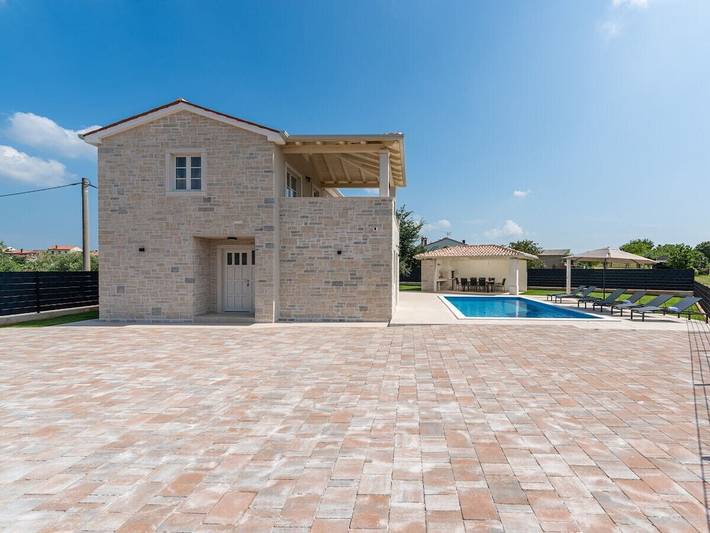 Ferienhaus für 8 Personen, mit Balkon und Terrasse sowie Garten und Pool in Kastelir - 4