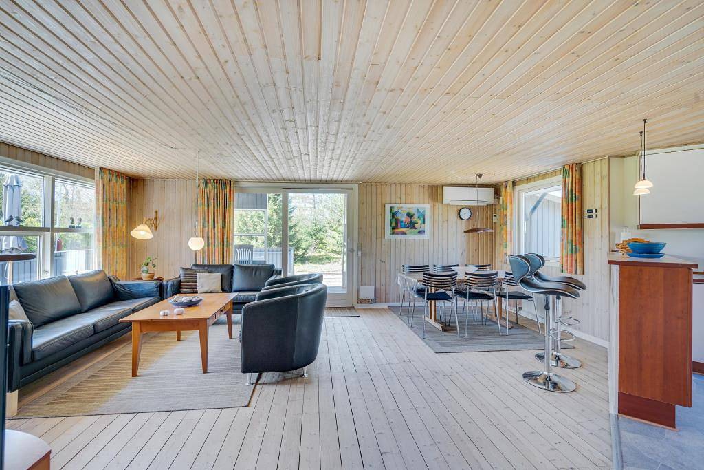 Gepflegtes Ferienhaus mit Whirlpool und Sauna in Henne, Filsø See