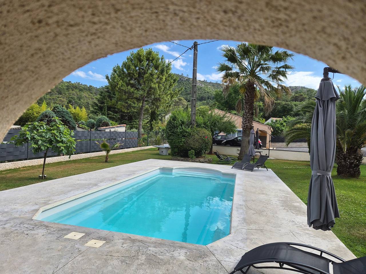 Casa vacacional Gîte Coccinelle con vistas a la montaña, piscina compartida y Wi-Fi in Anduze, Cevenas