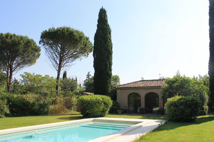 Ganze Wohnung, Le petit oiseau (2p) with pool in Chateaurenard in Châteaurenard, Arles und Umgebung
