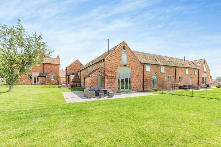 Cottage for 10 people, with garden in Shrewsbury