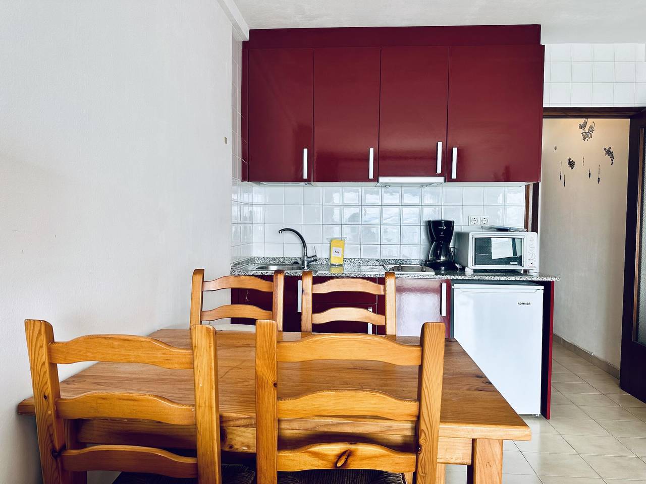 Estudio entero, Estudio en Roses con Terraza y Aparcamiento Cerca de la Playa in Roses, Alt Empordà