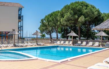 Gîte pour 4 personnes, avec terrasse et piscine, animaux acceptés dans Port d'Hourtin