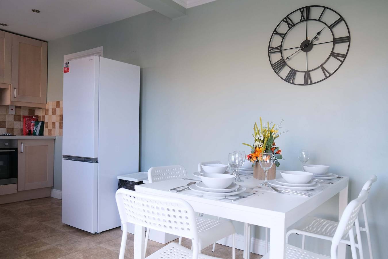 Convenient 4 Bedroom House with Garden in Luton in Luton, Chiltern Hills