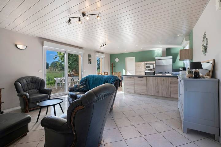Gîte 'Gite La Landette' avec terrasse privée, jardin privé et Wi-Fi in Lapenty, Région d'Avranches