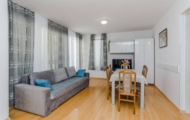 Ferienwohnung für 4 Personen, mit Garten in Zadar (Kommun) - 2