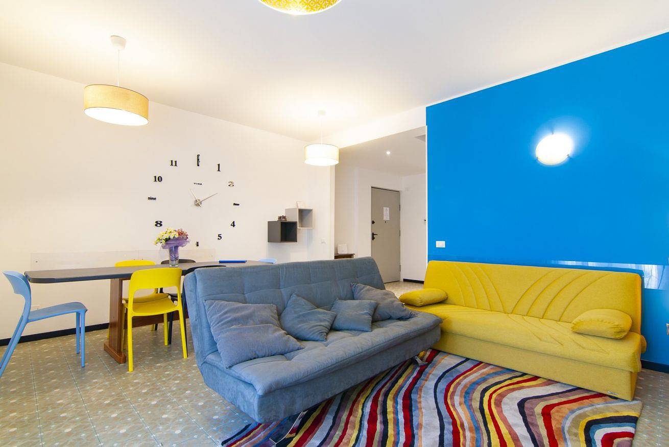 Appartamento intero, Luminoso e confortevole appartamento con balcone e 6 posti letto. in Centro Storico, Verona