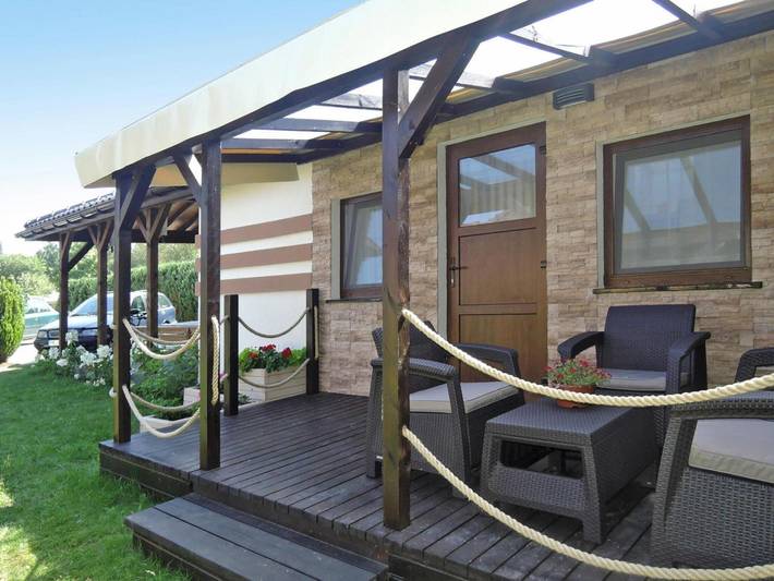 Ferienhaus für 4 Personen, mit Terrasse und Whirlpool sowie Pool