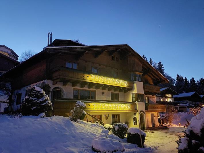 Ferienwohnung für 4 Personen, mit Balkon und Terrasse sowie Garten und Pool in Maria Alm - 2