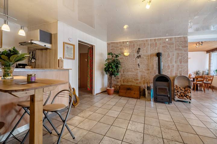 Apartamento entero, Apartamento de vacaciones "Wiesental" con Wi-Fi, estufa de leña y jardín compartido in Meisburg, Eifel Volcánica