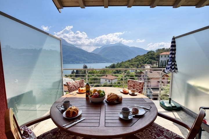 Ferienwohnung für 4 Personen, mit Terrasse und Seeblick in Pianello del Lario - 2