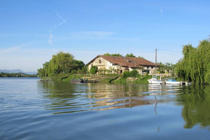 Gîte pour 10 personnes, avec jardin et jacuzzi à Sainte-Marie-de-Gosse