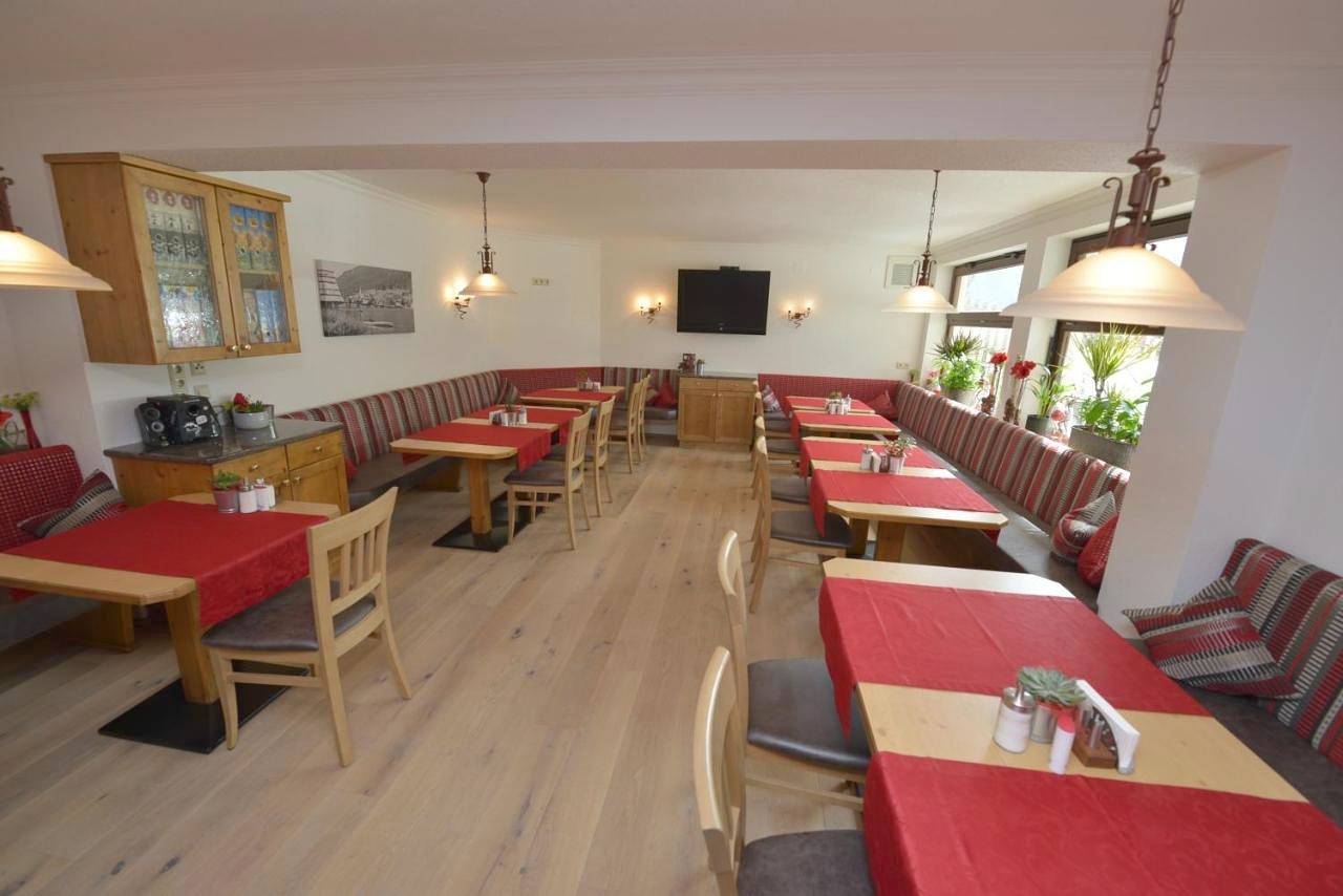 Triple Room with Lake View in Gailtaler Alpen, Weissensee