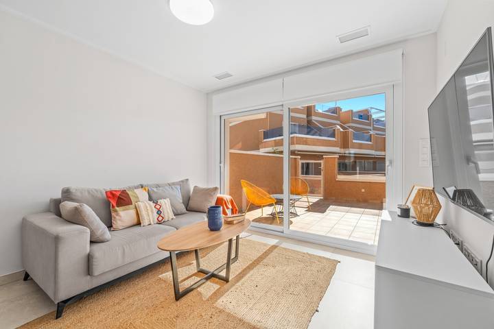 Ganze Wohnung, Apartment '2' mit Gemeinschaftspool, privater Terrasse und WLAN in El Mojón (Alicante), Pilar de la Horadada