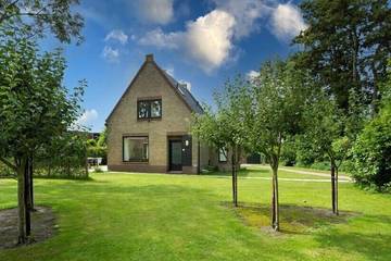 Ferienhaus für 8 Personen, mit Terrasse und Pool sowie Garten in Burgh-Haamstede