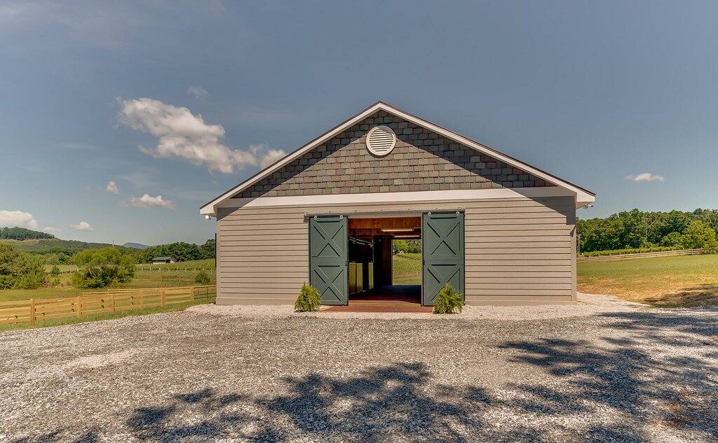 Hufeisenhügel | 10 Minuten nach Tiec | Ställe und Weide auf Anfrage erhältlich in Polk County NC