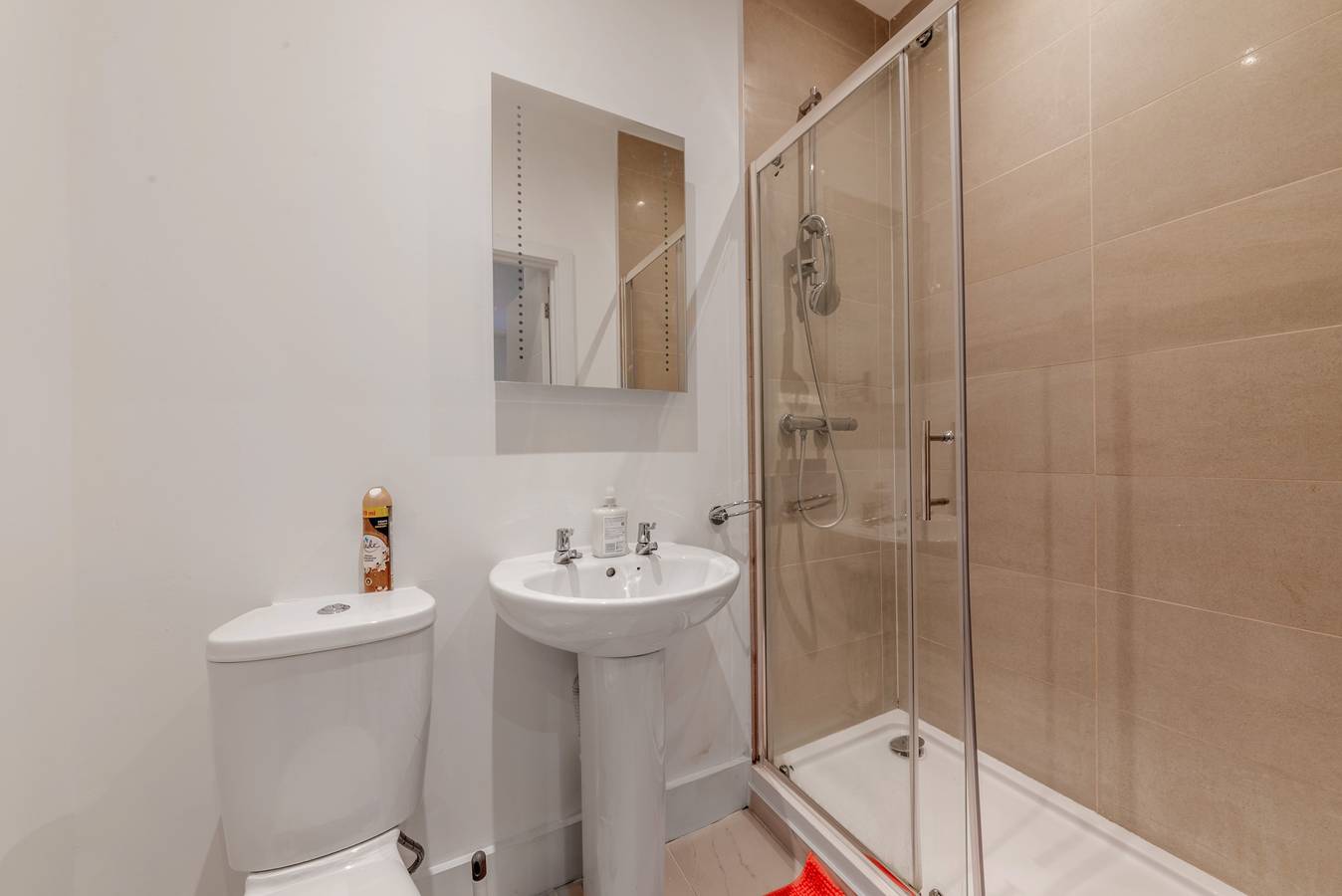Ganze Ferienwohnung, Central - Stay 2 - Near Transport - Paid Parking in Kent
