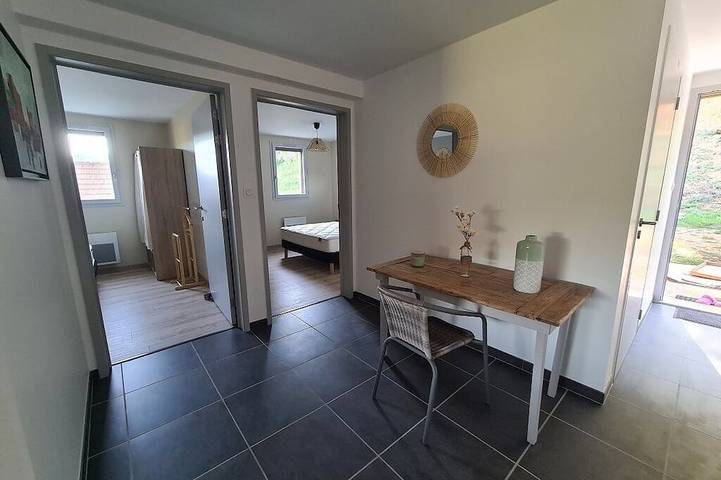 Gîte pour 4 personnes, avec terrasse ainsi que jardin et piscine à Saint-Léon-sur-Vézère - 2