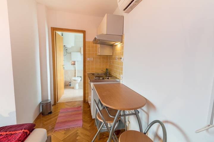 Ganze Wohnung, Studio Appartement mit Balkon und Meerblick Baska, Krk As-23742-b in Vela plaža, Baska