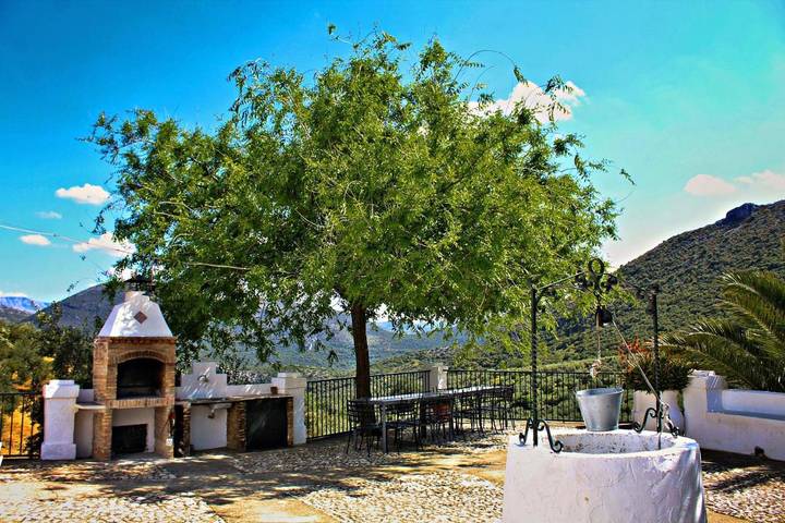 Chalet para 10 personas, con jardín además de vistas y piscina, Se admiten mascotas en Parque Natural Sierras Subbéticas - 2