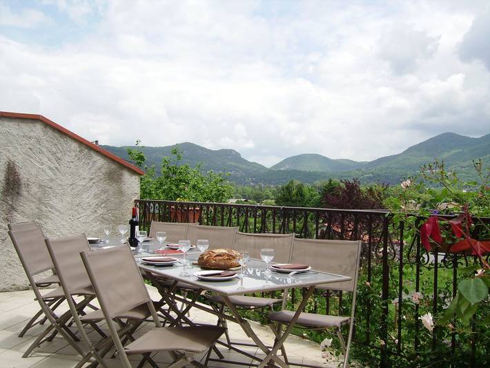 Gîte pour 8 personnes, avec jardin et terrasse à Saléchan