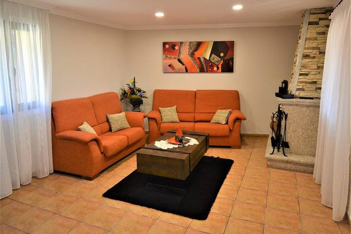 Casa rural para 8 personas, con jardín y balcón, Se admiten mascotas en Meis