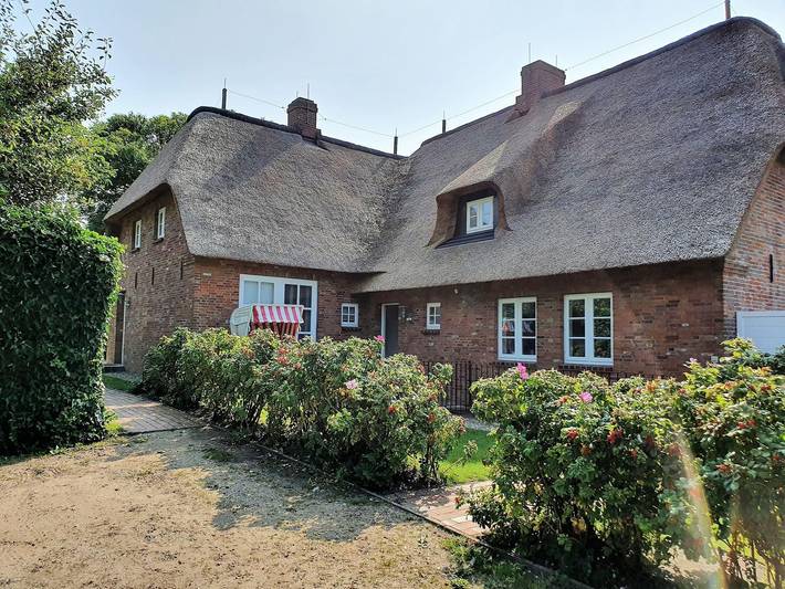Ferienwohnung für 4 Personen, mit Terrasse und Garten sowie Sauna in Alkersum