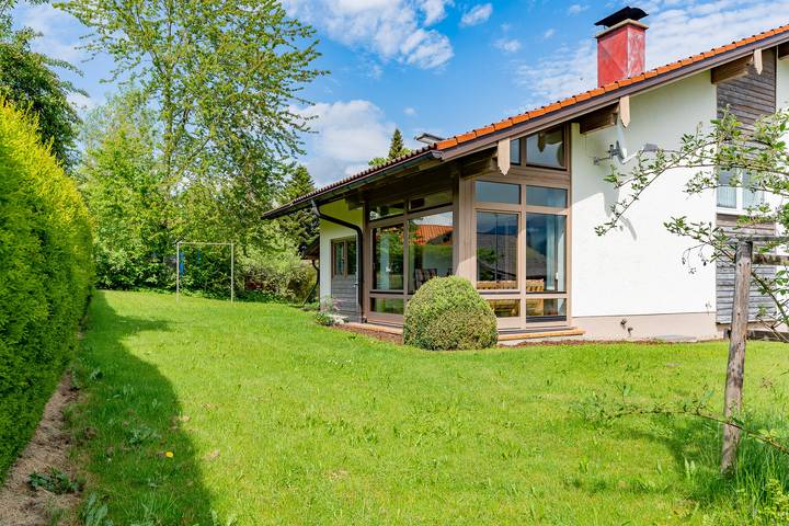 Vacation rental for 8 people, with Terrace and Yard in Waltenhofen